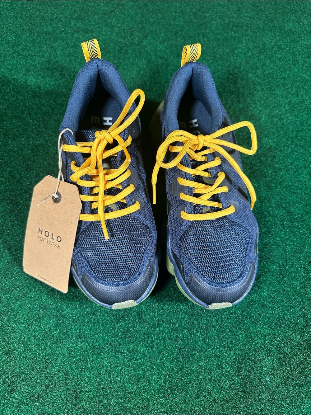 HOLO Navy and Yellow Athletic Sneakers, size 7 (big kids/mens or women’s 8.5)